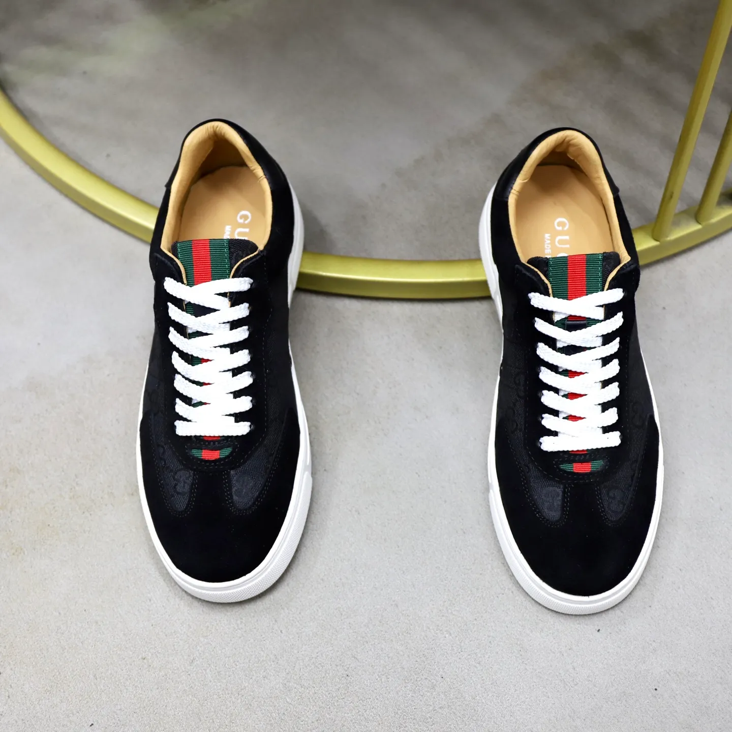 Ex-factory price: 380💰🙅‍♂️🙅‍♂️🙅‍♂️ Brand: Gucci GUCCi Standard code: 38-44 (45 customized) Grade: Same as the official website Material: Original leather splicing Comfortable and breathable sheepskin lining Original wear-resistant outsole Style category: Men's fashionable casual shoes Running sneakers Distinguished luxury brand elements Top luxury Color: actual picture color